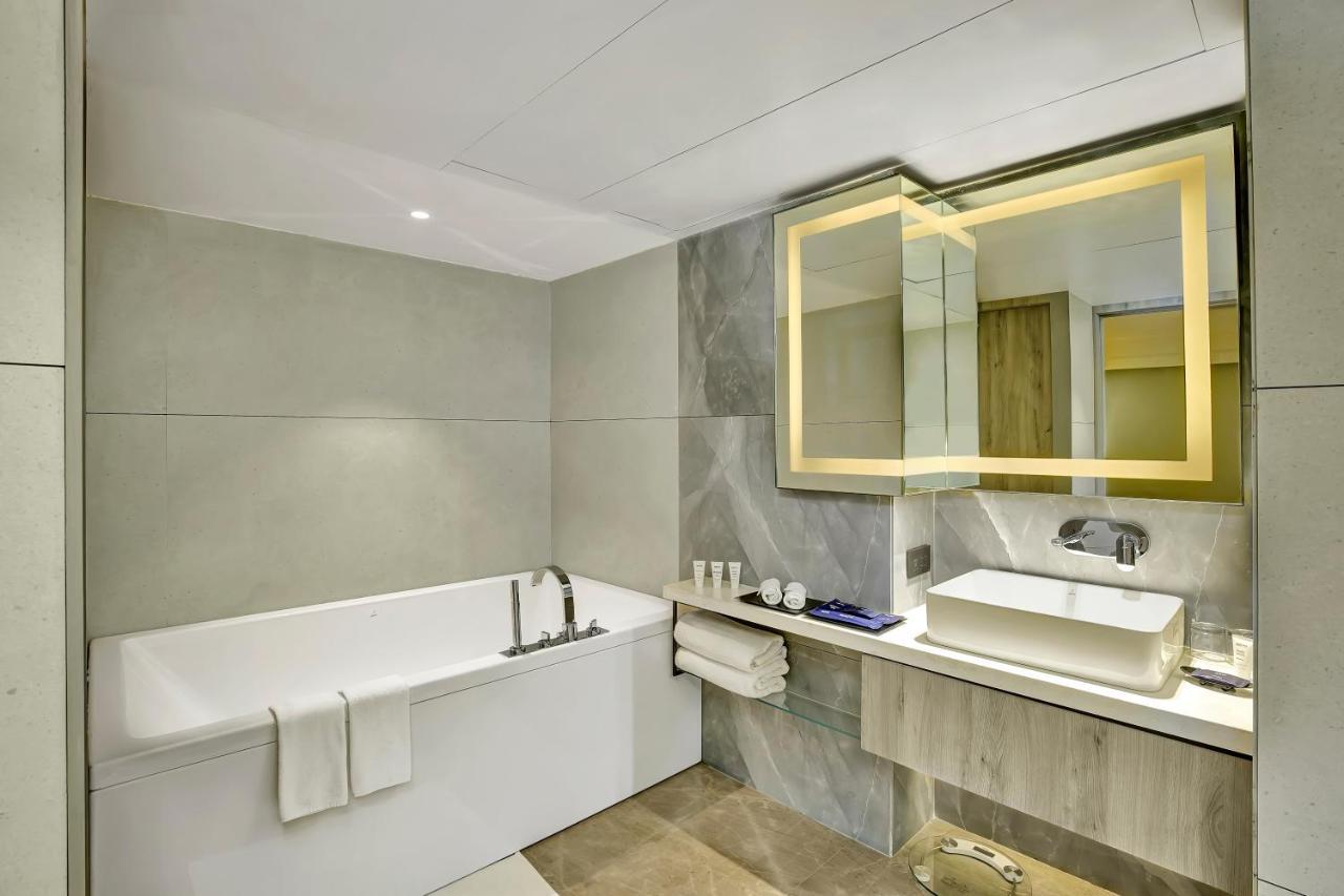 Park Inn by Radisson Surat Bagian luar foto