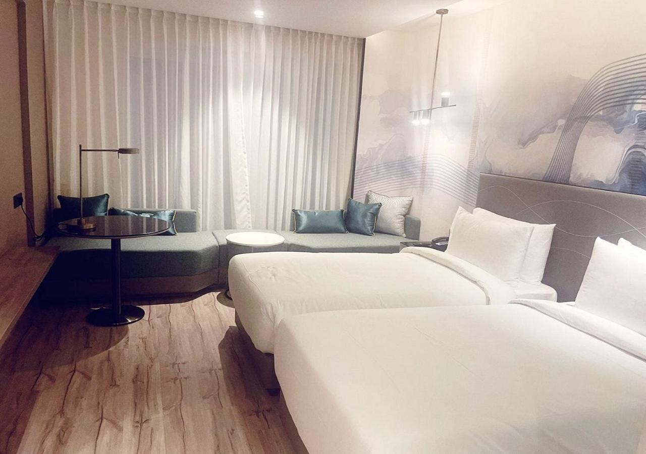 Park Inn by Radisson Surat Bagian luar foto