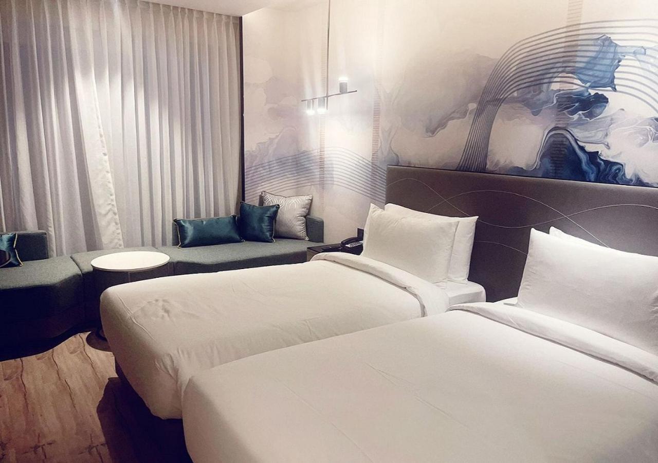 Park Inn by Radisson Surat Bagian luar foto